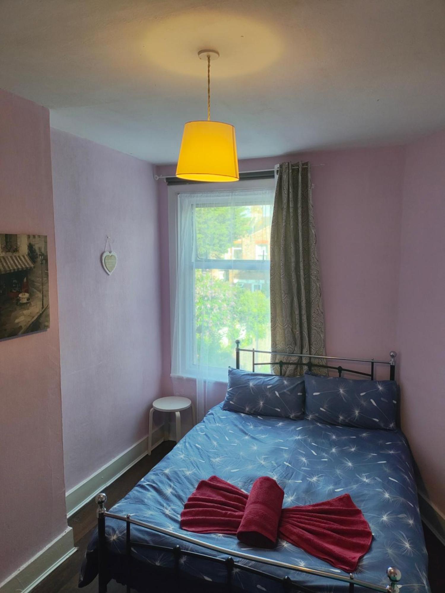 Charming Double Bed Retreat Hotel ลอนดอน ภายนอก รูปภาพ