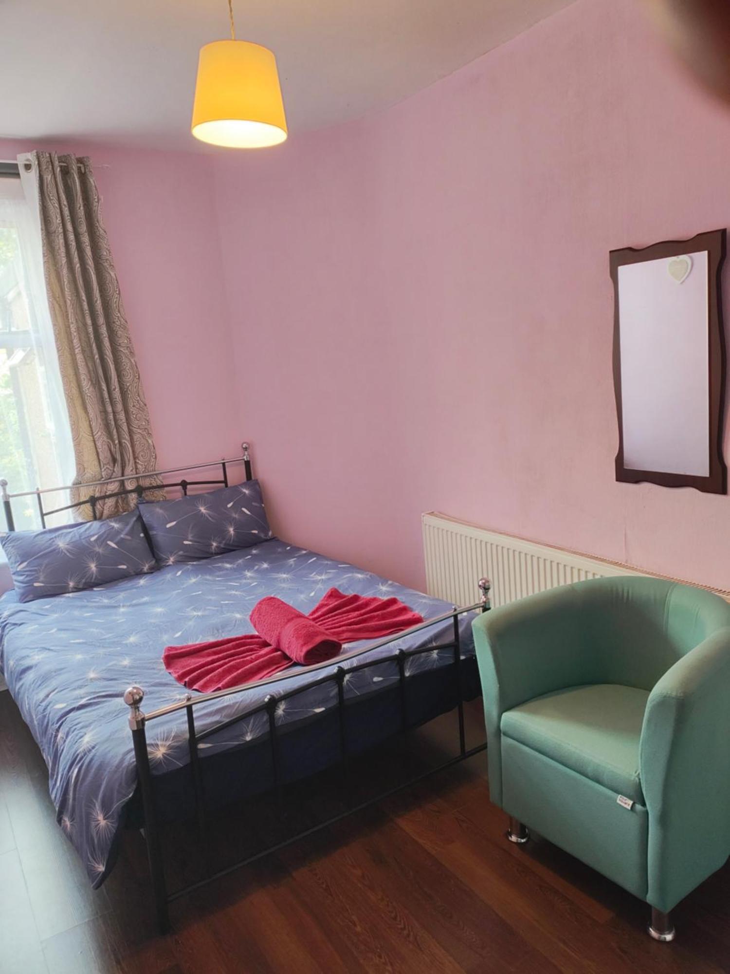 Charming Double Bed Retreat Hotel ลอนดอน ภายนอก รูปภาพ