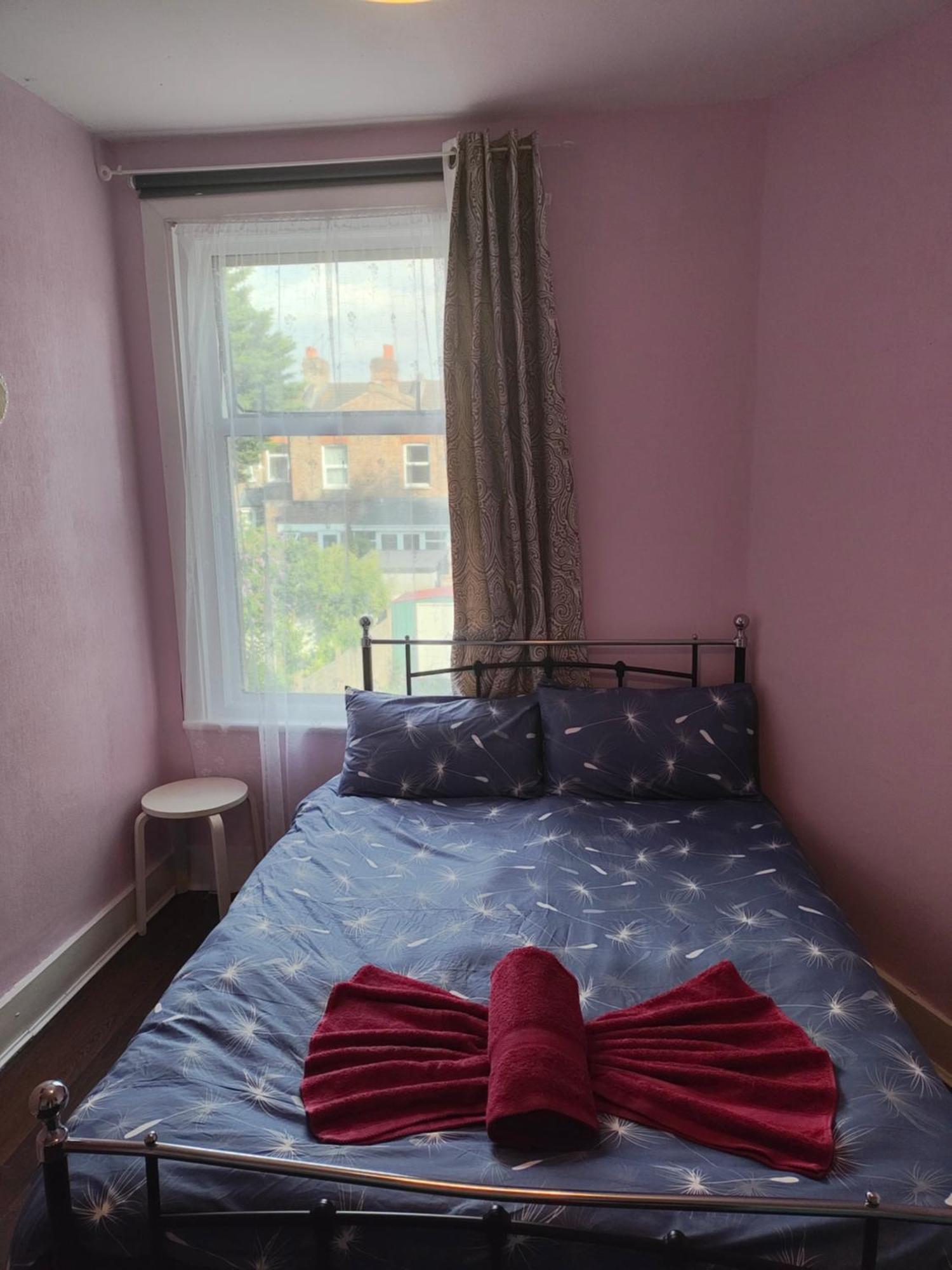 Charming Double Bed Retreat Hotel ลอนดอน ภายนอก รูปภาพ