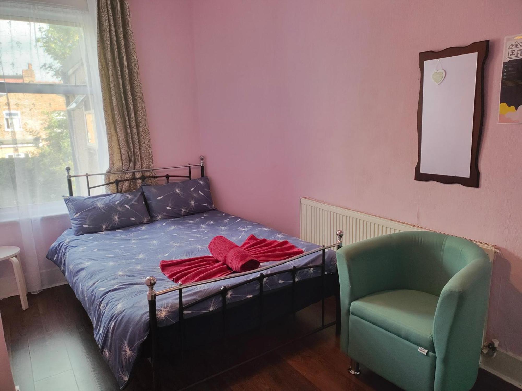 Charming Double Bed Retreat Hotel ลอนดอน ภายนอก รูปภาพ